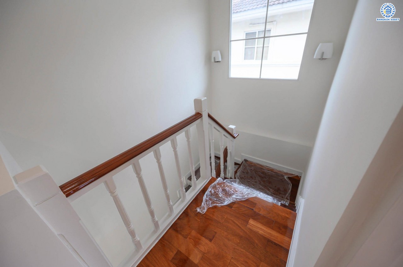 บ้านมือสองตกแต่งใหม่ แบรนด์ LH โครงการ มัณฑนา เพชรเกษม81 พร้อมรองรับทุกความสุข บนเนื้อที่ 54.4 ตร.ว. พื้นที่ใช้สอยกว่า 123.84 ตร.ม. พร้อมฟังก์ชัน 3 ห้องนอน 3 ห้องน้ำ จอดรถได้ 2 คัน บนทำเลเชื่อมต่อสู่ ถ.เพชรเกษม, ถ.พุทธมณฑลสาย4 ใกล้เดอะมอลล์ บางแค และม.มหิดล...